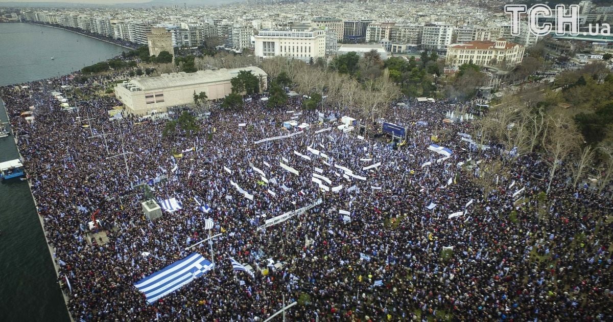 В Греции десятки тысяч людей вышли протестовать против использования Македонией своего названия