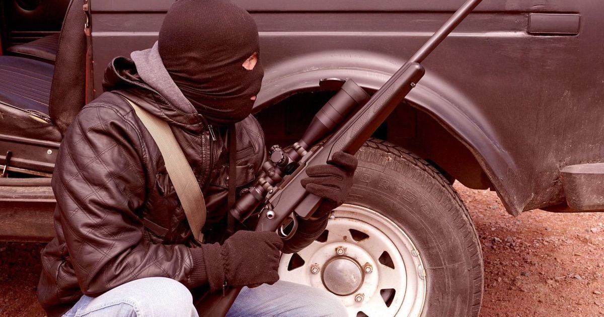 В Киеве неизвестные в балаклавах отобрали у мужчины полмиллиона гривен посреди улицы