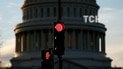 Вихідний у понеділок: США залишаються без бюджету, робота урядових установ призупинена