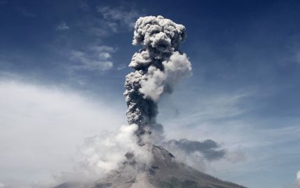 На Філіппінах сталося виверження вулкана