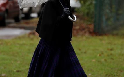 В клетчатом костюме и на каблуках: герцогиня Корнуольская вышла в свет с принцем Чарльзом