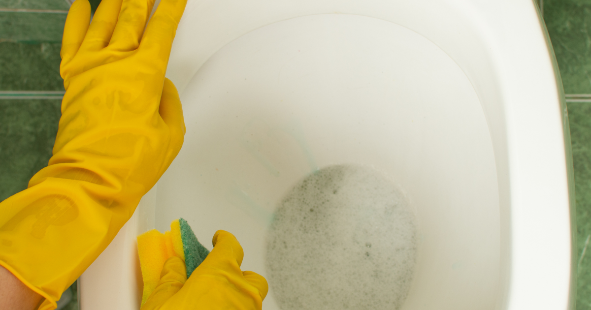 Чим відчистити унітаз від каменю та нальоту