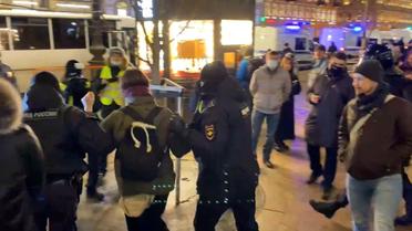 У Санкт-Петербурзі жорстко розганяють антивоєнні мітинги