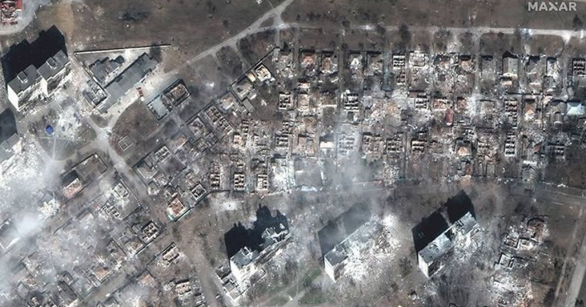 Наказ Путіна "рівняти все з землею" і пожежа на крейсері "Москва": 5 головних новин ночі