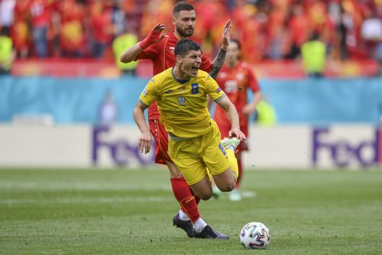 Лідера збірної України прооперують після Євро-2020: дружина футболіста поділилася подробицями