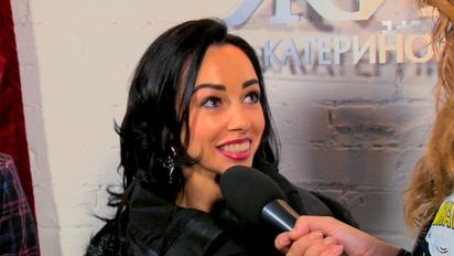 Екатерина Кухар слушает в машине Монатика