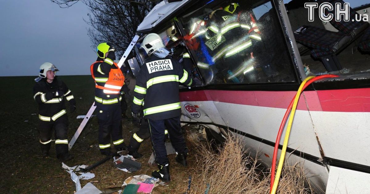 В Чехии произошло жуткое ДТП с участием автобуса: трое погибших и почти полсотни раненых