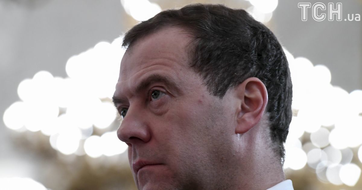 Медведєв розповів, що в російській економіці "все абсолютно стабільно"