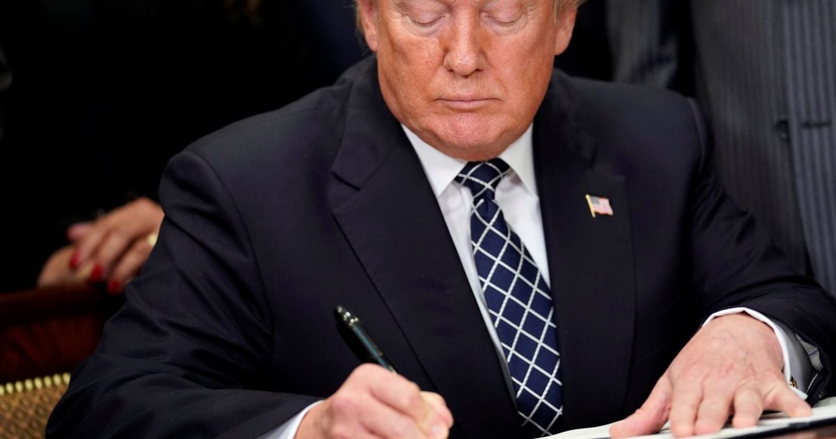Адміністрація Трампа "востаннє" притримала санкції проти Ірану