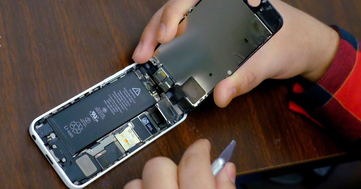 В Цюрихе из-за возгорания аккумулятора iPhone из магазина эвакуировали 50 человек