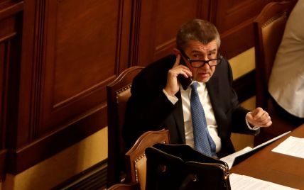 Премьер Чехии отвозил своего сына в оккупированный Крым из-за коррупционного скандала