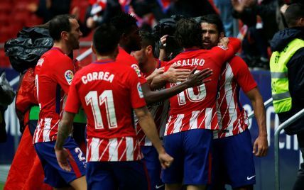 "Атлетико" и "Валенсия" с разгромными победами вышли в четвертьфинал Кубка Испании