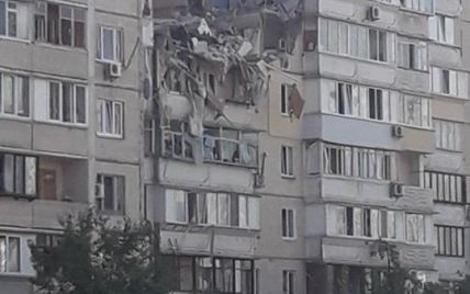 В Киеве произошел взрыв в многоэтажке: в Сети опубликовали видео разрушенных квартир