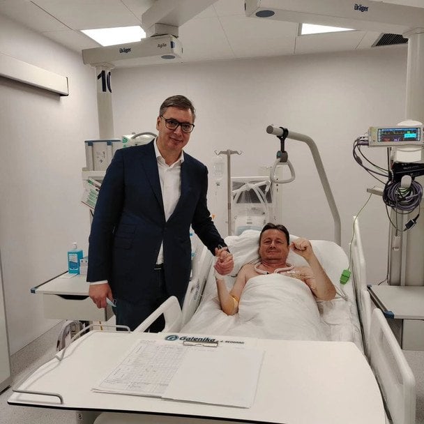 Президент Сербії Александар Вучич провідав міністра / © Instagram Александара Вучича