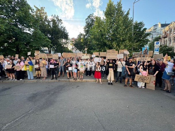 "Мне жить в этой стране": в Украине продолжается протест из-за скандального закона о НАБУ и САП