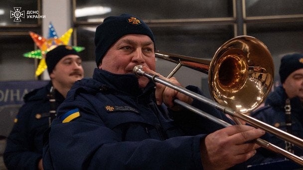 Оркестр ДСНС привітав киян з Різдвом / © ДСНС