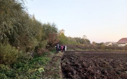 В Ровенской области перевернулся трактор: водитель погиб на месте