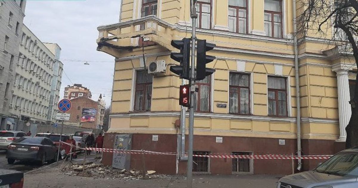 У Харкові на тротуар обвалився балкон Художнього музею