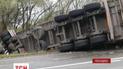 Грузовик с львовским мусором перевернулся на Ровенщине
