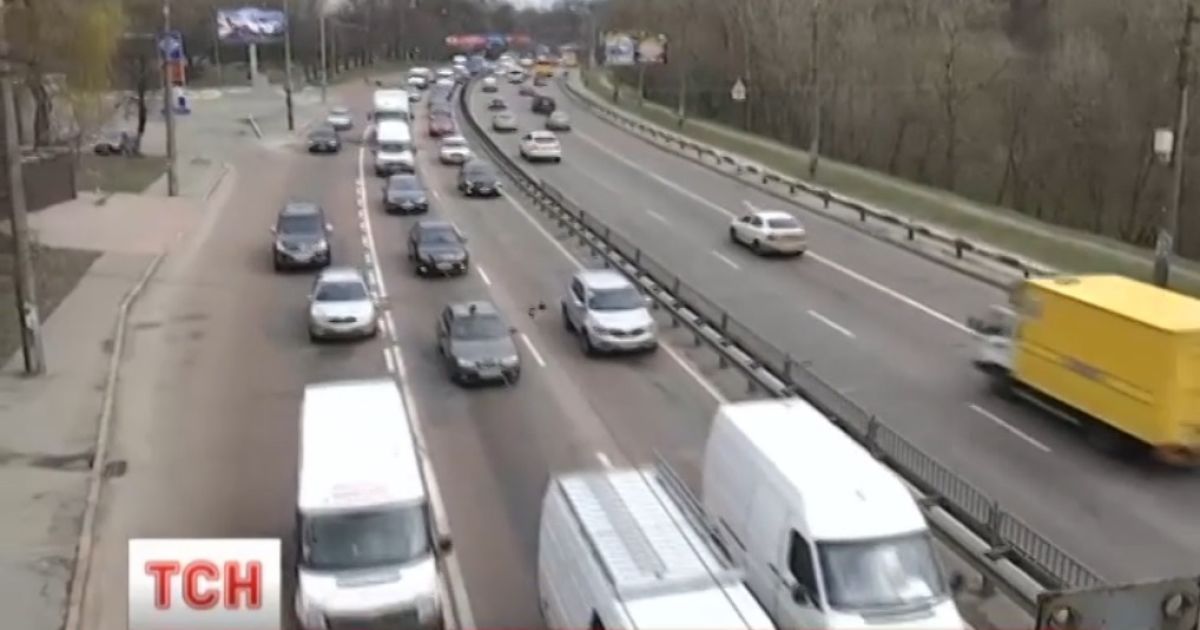 В Киеве водители игнорируют полосы для общественного транспорта