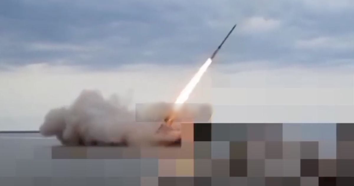 Работа РСЗО "Ураган" по оккупантам на острове Змеиный/Скриншот с видео