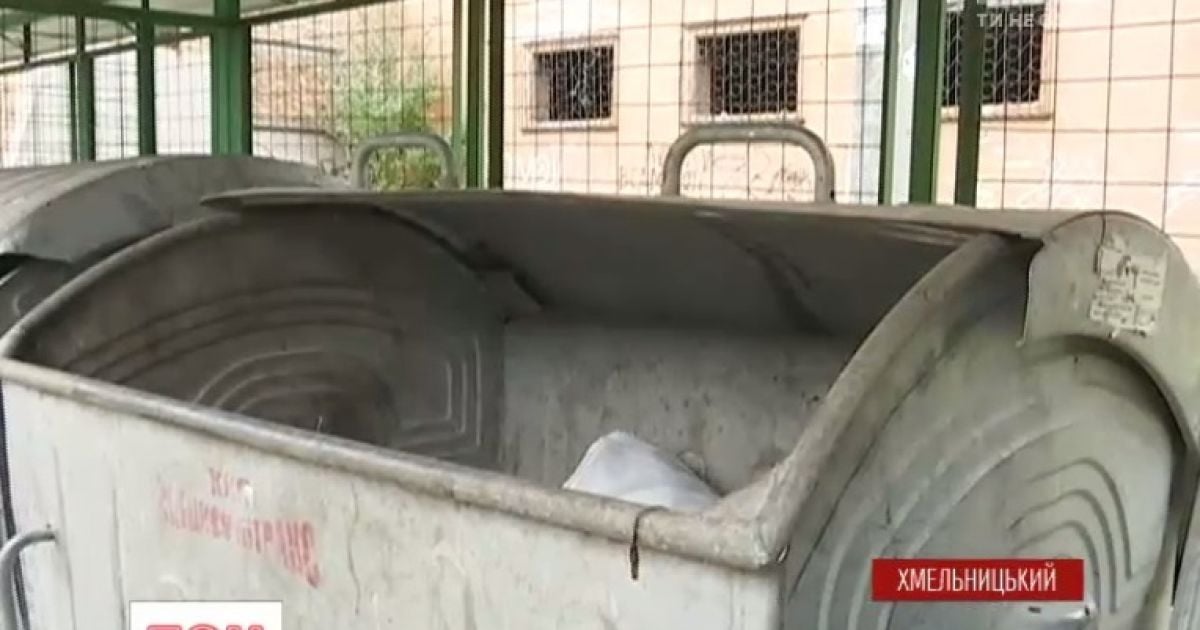 В Хмельницком младенца выбросили на помойку в коробке из-под обуви