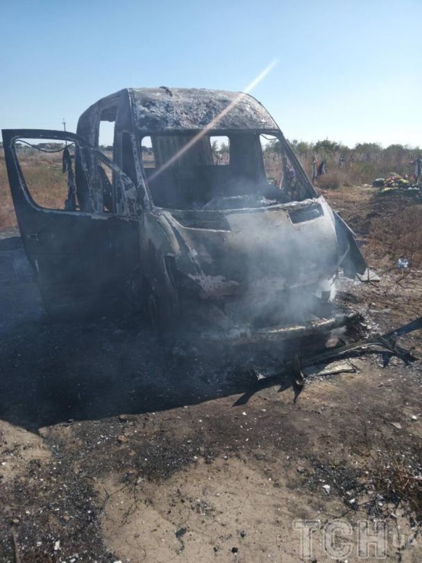 Уничтоженный транспорт ритуальной службы в результате удара дроном в Херсонской области/Фото: ТСН.ua