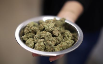 Парламент Канады сделал первый шаг к легализации марихуаны