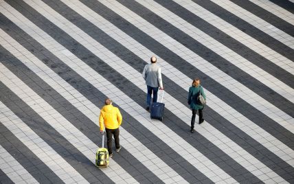 Українці ще два-три роки активно виїжджатимуть на заробітки за кордон - НБУ