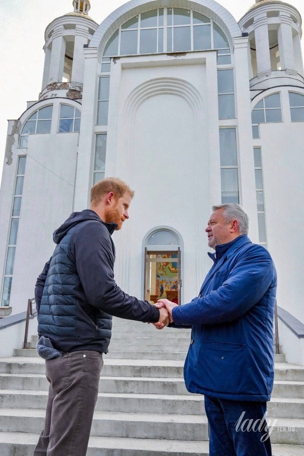 Принц Гаррі в Бучі / Фото: facebook.com/buchagolova