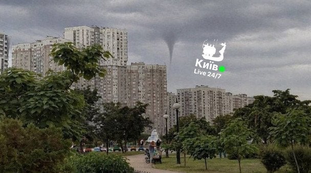 «Торнадо» в Києві / © із соцмереж