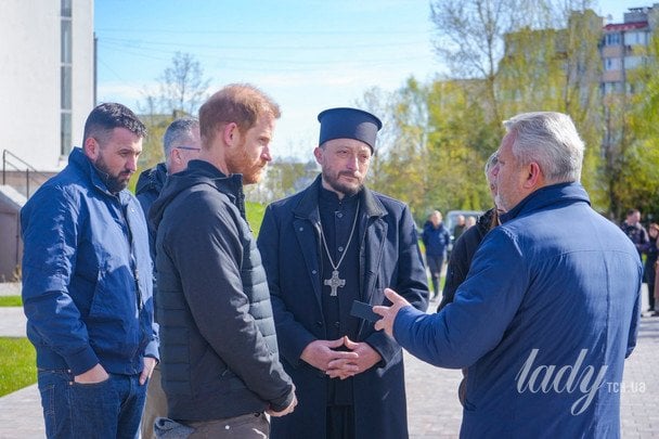 Принц Гаррі в Бучі / Фото: facebook.com/buchagolova