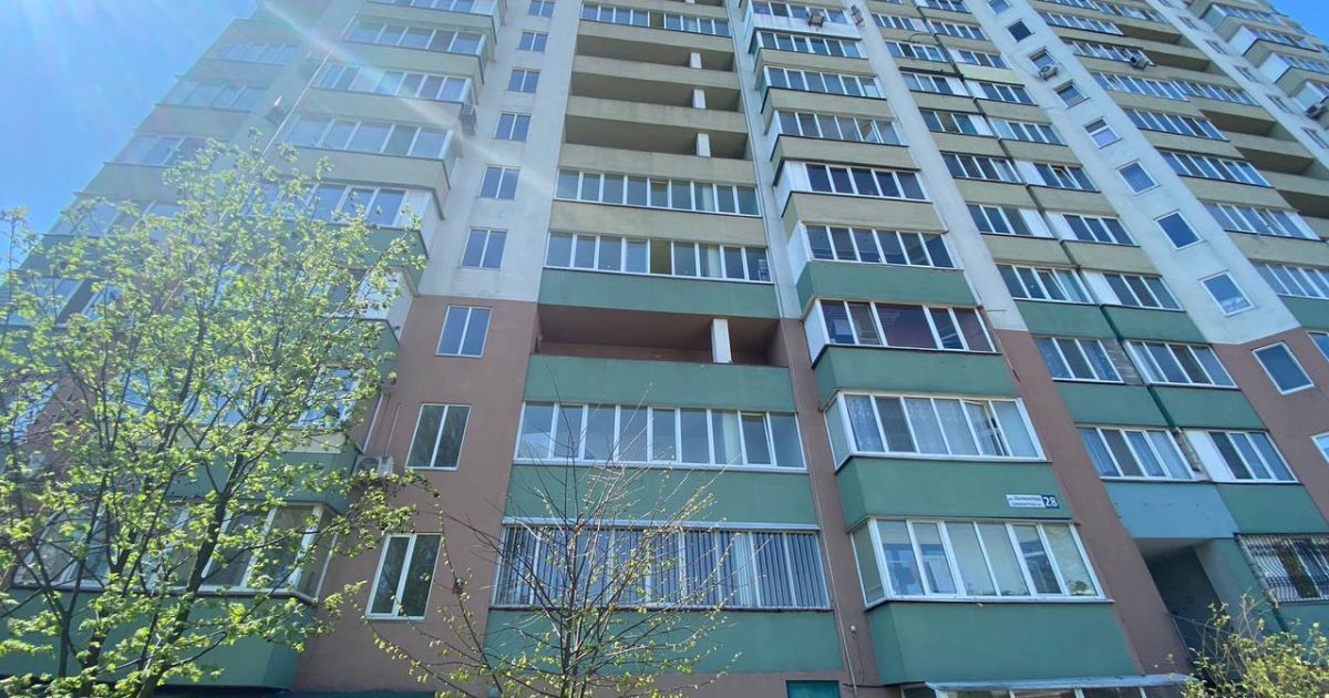 В Обухові чоловік випав з 9 поверху з нібито криками про "перемогу Росії".