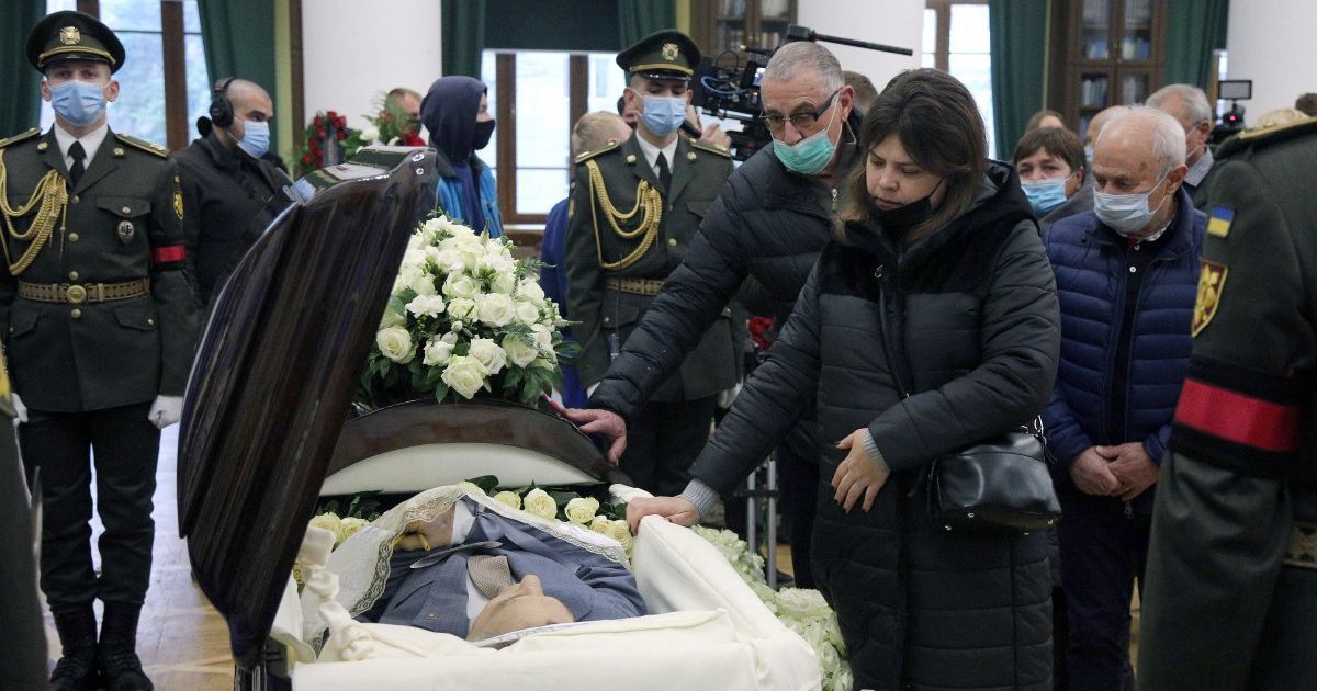 На Байковому кладовищі поховали Олександра Омельченка