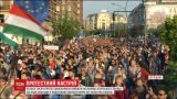 Десять тысяч человек вышли на улицы Будапешта в знак несогласия с политикой премьера