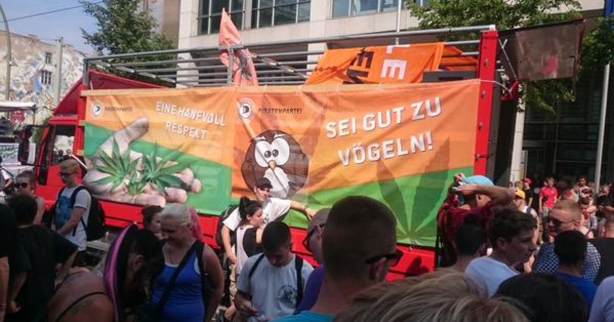 На митинг за легализацию марихуаны вышли 8 тысяч человек.