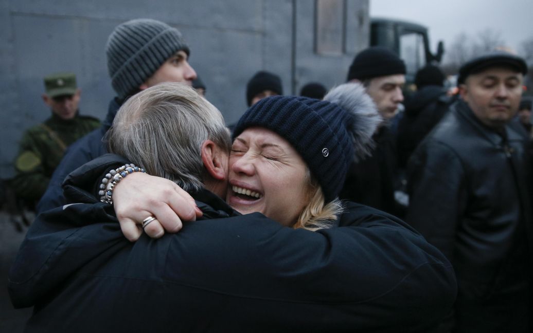 Звільнені з полону бойовиків українці. / © Reuters