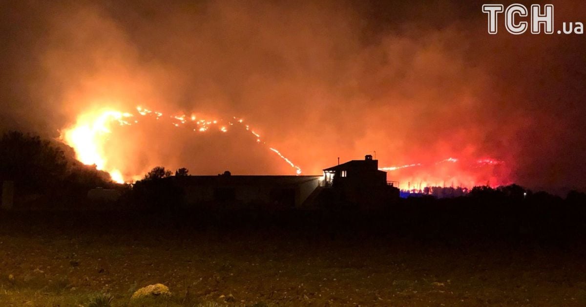 В Іспанії палає відомий курорт