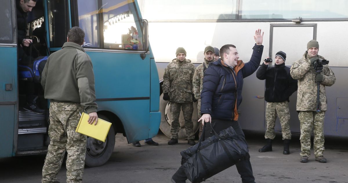 ЗМІ оприлюднили імена звільнених з полону бойовиків українців 