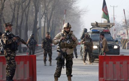 У Кабулі внаслідок атаки смертника загинуло щонайменше п’ять осіб, вдвічі більше отримали поранення