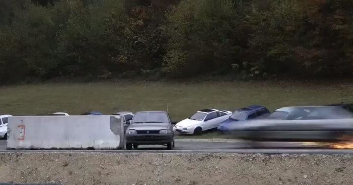 Швейцарцы провели краш-тест авто на скорости 200 км/ч (видео)