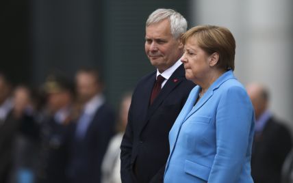 Меркель втретє за місяць раптово затрясло під час офіційної зустрічі