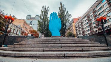 синя рука_1 / © Информатор