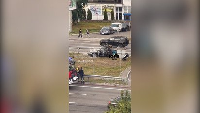 Прошило пополам: в Киеве на Окружной автомобиль въехал в отбойник