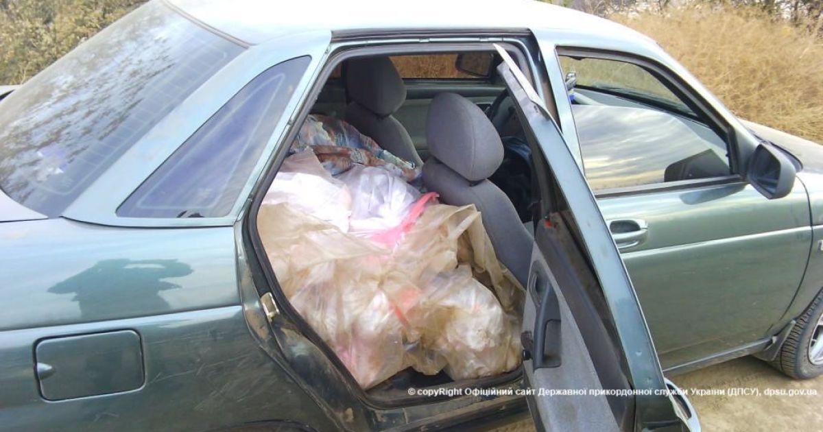 В машине правонарушителя нашли 300 кг сала.