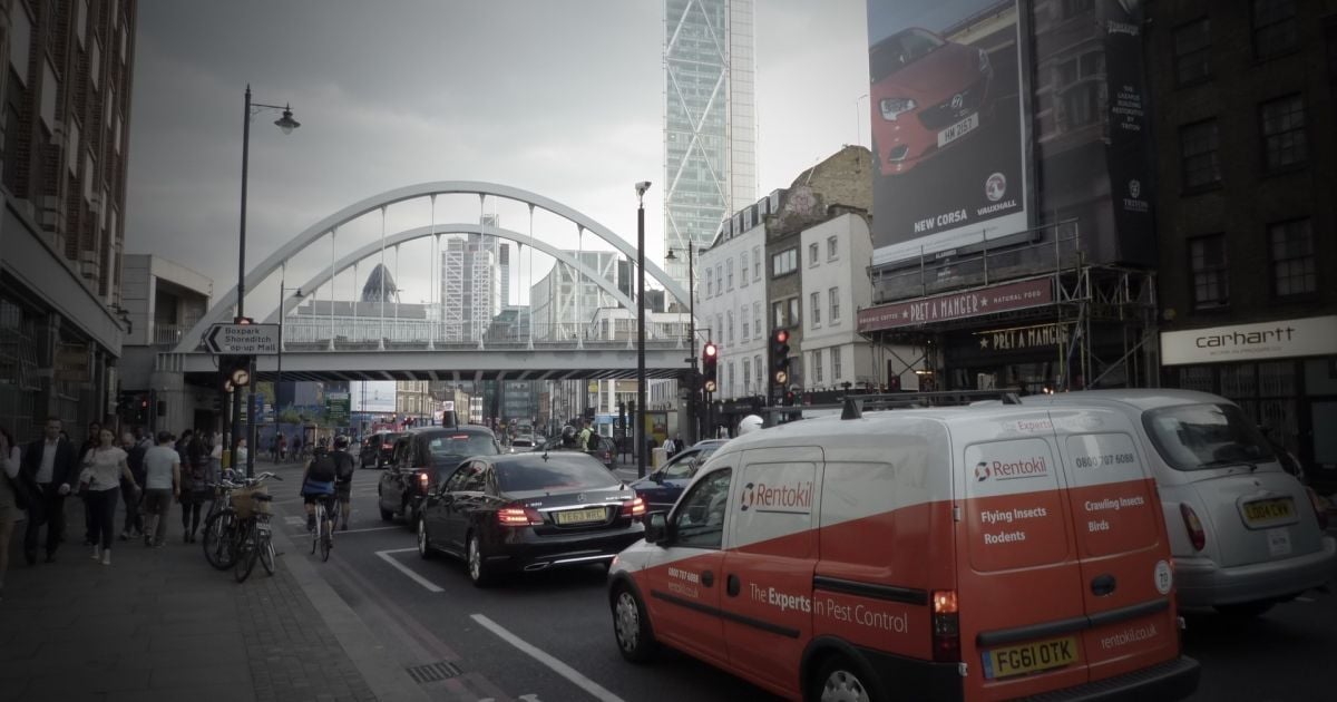 От невежливых до неприемлемых: в Британии провели ревизию автомобильных номеров, запрещено десятки знаков