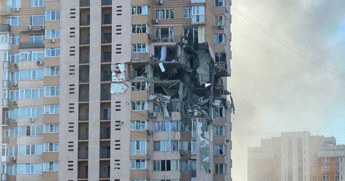 A Russian rocket struck a multistorey residential house in Kyiv (images)