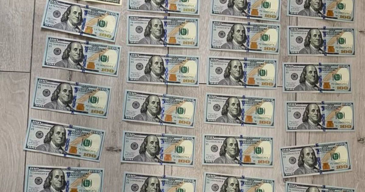 У Києві поліцейські викрали чоловіка і вимагали в нього 10 тисяч доларів