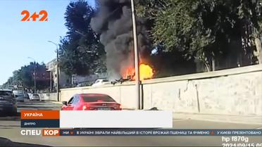 Неравнодушные несут лампадки и цветы: в Днепре прощаются с Дарьей Гречищевой и Алексеем Кавлаком