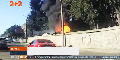 Неравнодушные несут лампадки и цветы: в Днепре прощаются с Дарьей Гречищевой и Алексеем Кавлаком